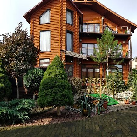 Luxury Apartments With Pool And Sauna In The Villa Chernivtsi Exterior photo