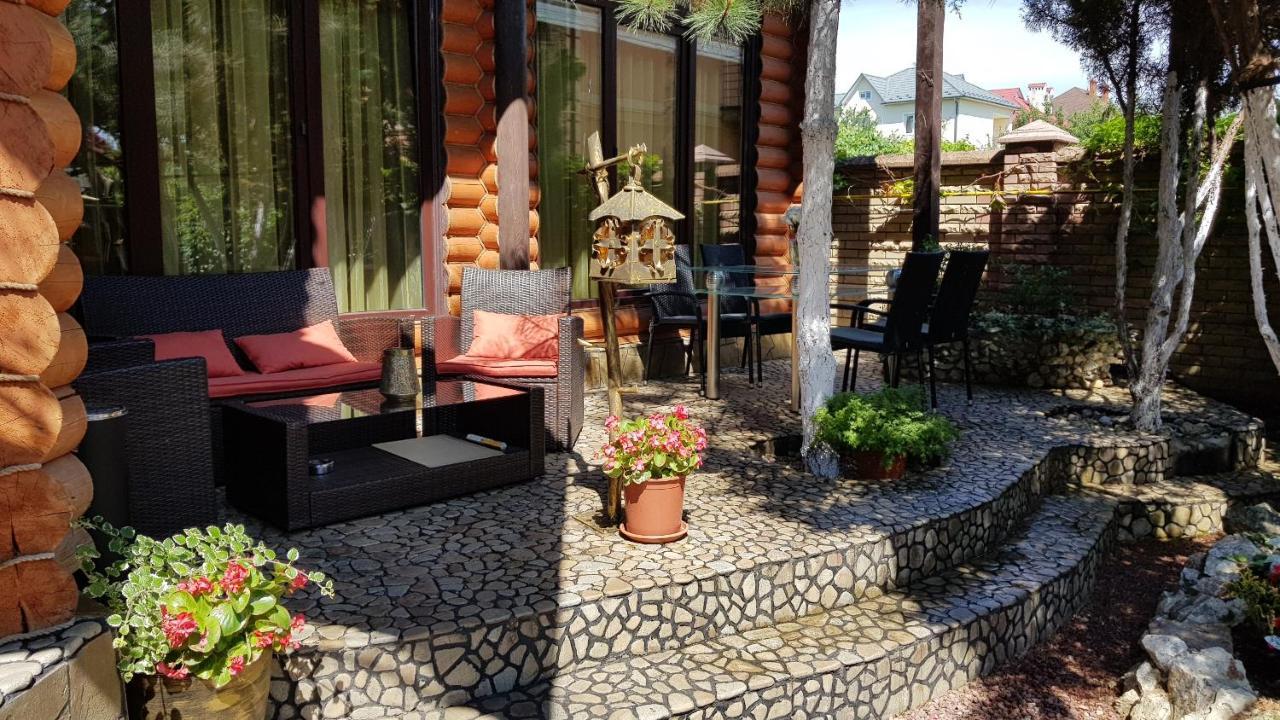 Luxury Apartments With Pool And Sauna In The Villa Chernivtsi Exterior photo