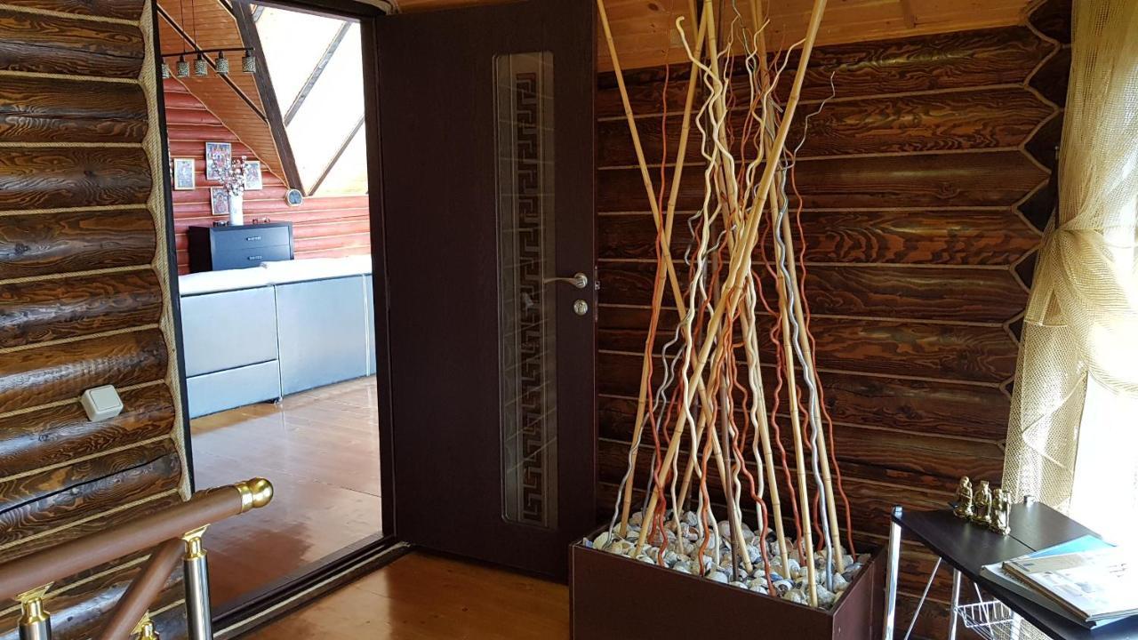 Luxury Apartments With Pool And Sauna In The Villa Chernivtsi Exterior photo