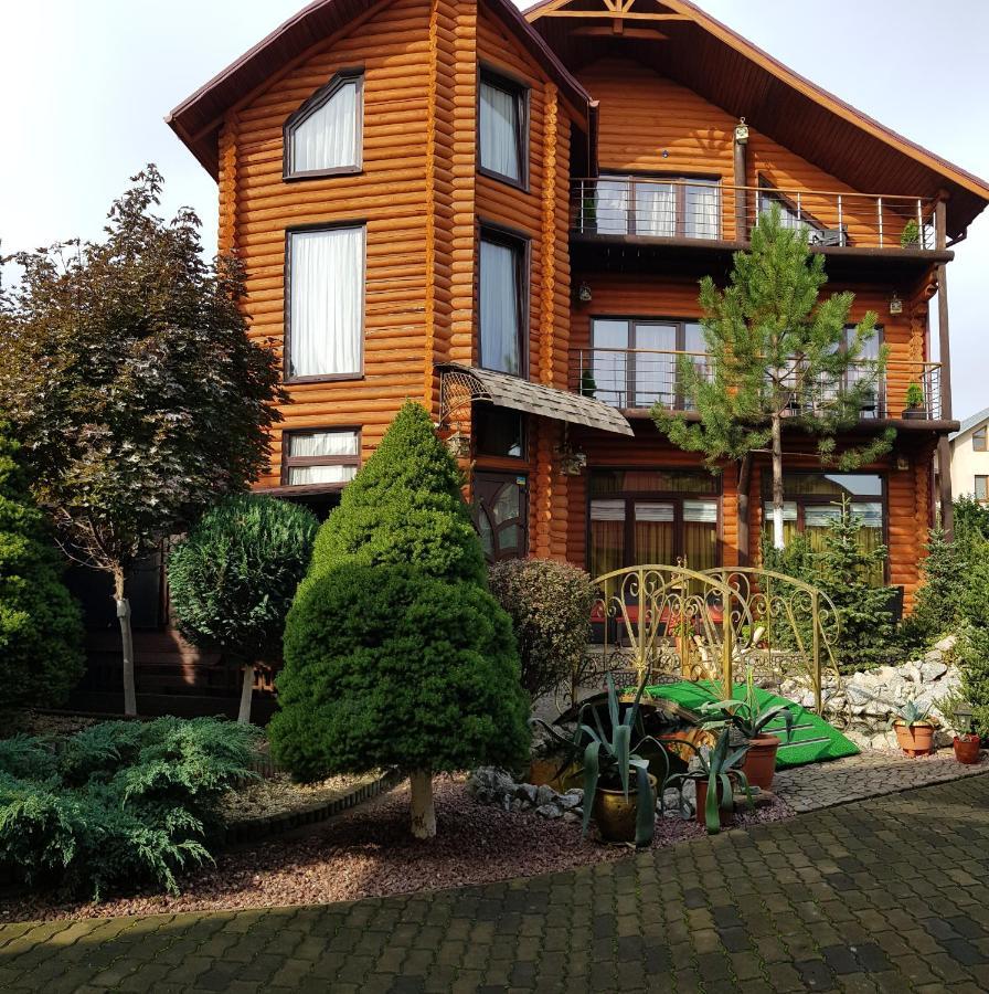 Luxury Apartments With Pool And Sauna In The Villa Chernivtsi Exterior photo