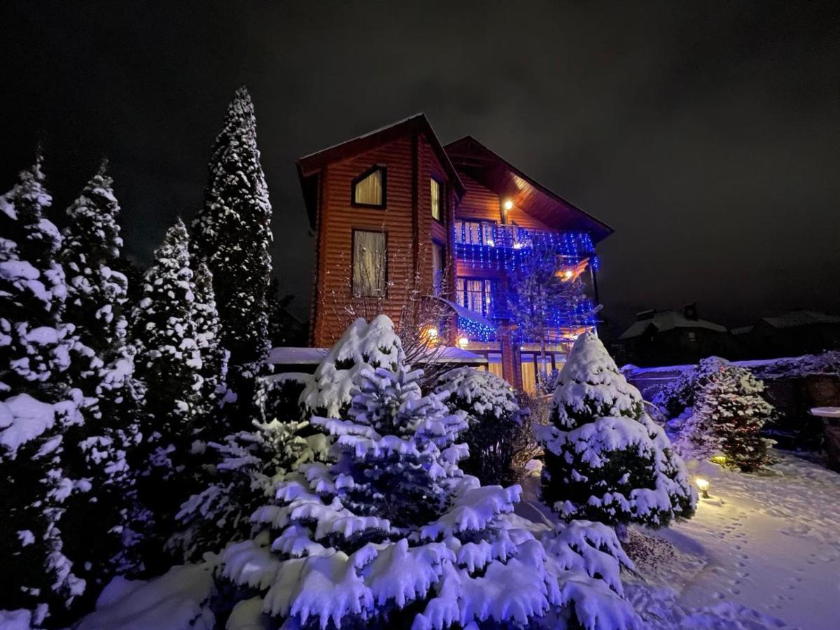 Luxury Apartments With Pool And Sauna In The Villa Chernivtsi Exterior photo
