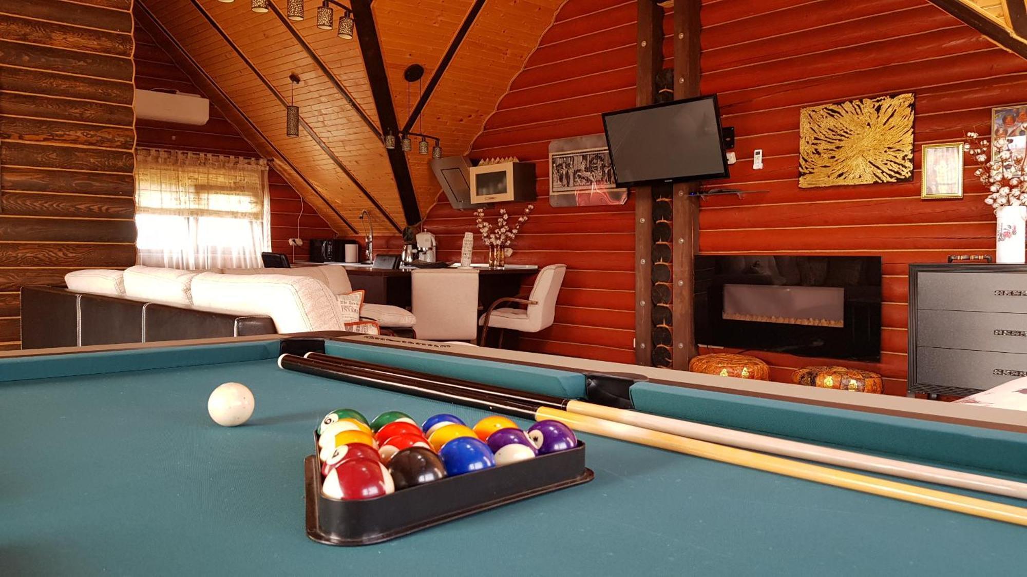 Luxury Apartments With Pool And Sauna In The Villa Chernivtsi Room photo